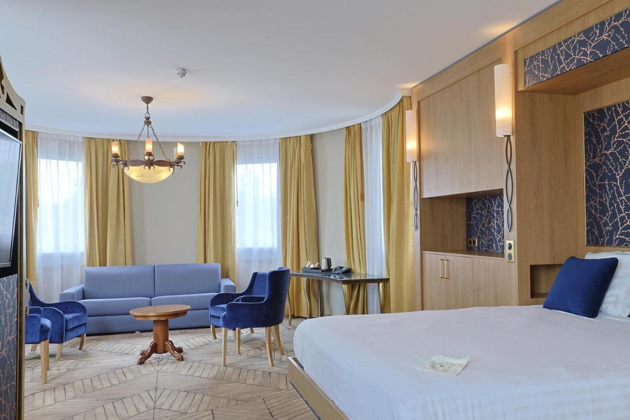 מאני-לה-הונגרה Dream Castle Hotel Marne La Vallee מראה חיצוני תמונה